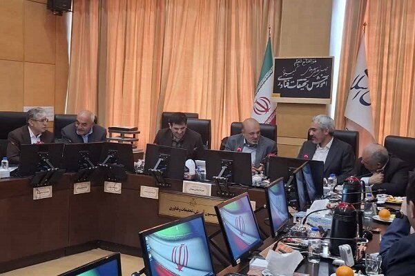 بررسی برنامه‌های وزیر پیشنهادی اقتصاد در کمیسیون آموزش