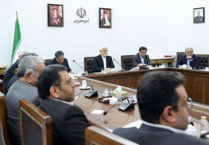 عارف: بخش خصوصی با وجود نوپا بودن خوش درخشید/تاکید بر نوسازی و بهسازی صنعت سیمان