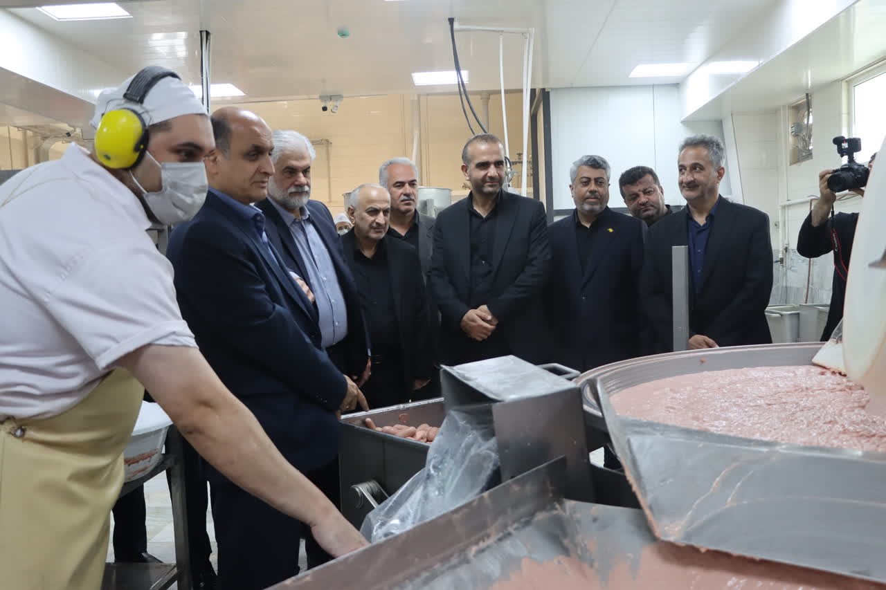 بازدید استاندار گیلان از واحدهای تولیدی شهرك صنعتی منطقه آزاد انزلی