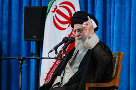 فتوای آیت‌الله نوری همدانی درباره حکم محاربه تهدیدکنندگان رهبری در قم بررسی شد