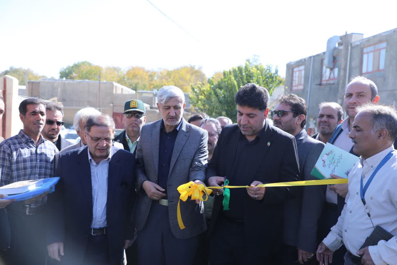 بهرهبرداری از زمین چمن عینآباد تویسرکان بهرهبرداری از زمین چمن عینآباد تویسرکان