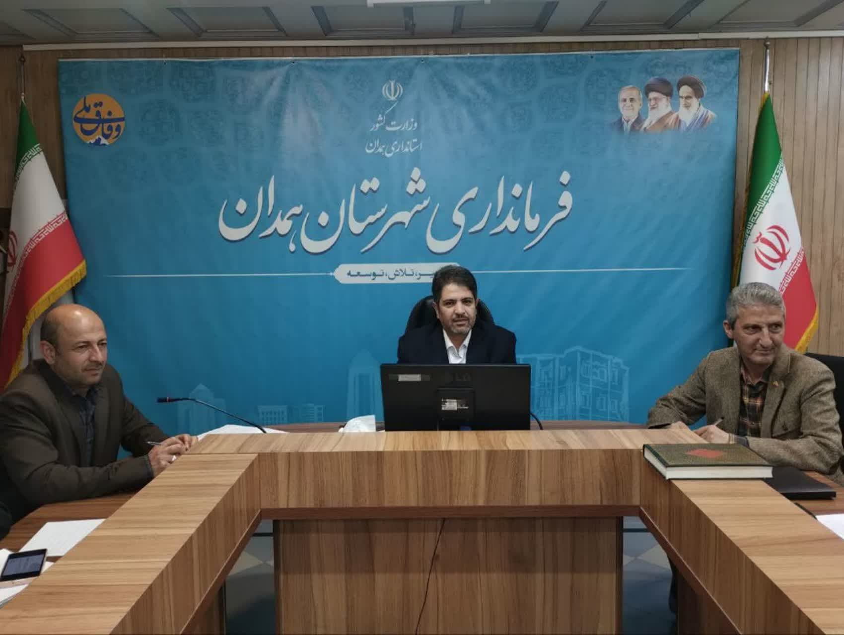 بررسی روند توسعه گلخانهها در جلسه ستاد توسعه گلخانههای همدان