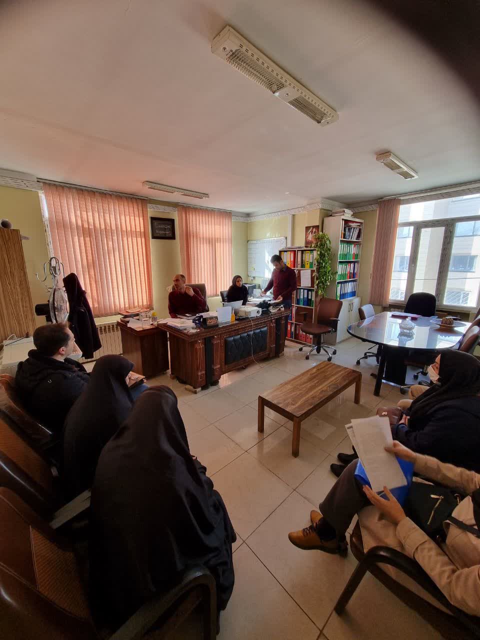 برگزاری ملاقات عمومی معاون مسکن و ساختمان اداره کل راه و شهرسازی استان همدان با متقاضیان طرح نهضت ملی