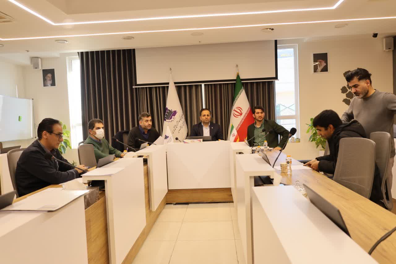 تعیین تکلیف قراردادهای راکـد و غیرفعال مستقر در شهرک‌ها و نواحی صنعتی استان همدان در جلسه کـارگروه فســخ قراردادهای راکد غیرفعال 