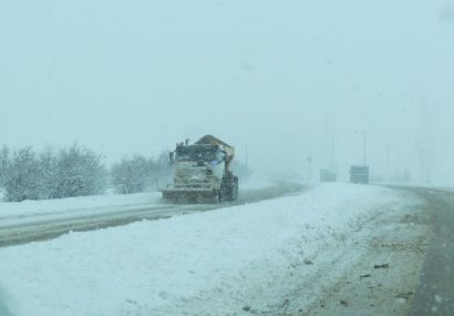 اجرای ۳ هزار کیلومتر-باند عملیات برف‌روبی در محورهای همدان