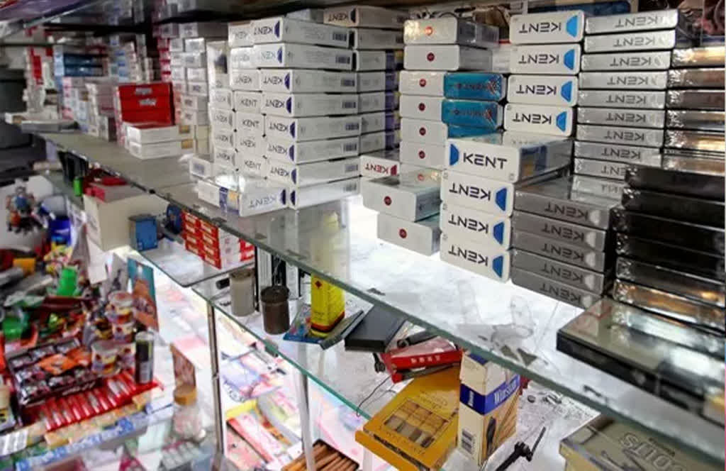 دود جریمه بر چهره قاچاقچی سیگار